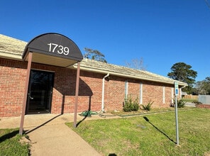 1739 13th St, Hempstead, TX à louer Photo de l’immeuble– Image 1 sur 9