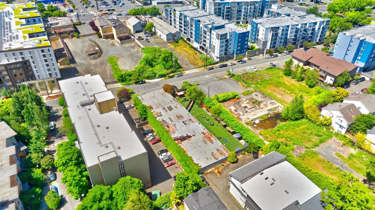 12564 33rd Ave NE, Seattle, WA à vendre Photo de l’immeuble– Image 1 sur 8