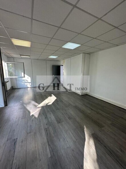 Bureau dans Bonneuil-sur-Marne à louer - Photo intérieure – Image 1 sur 9