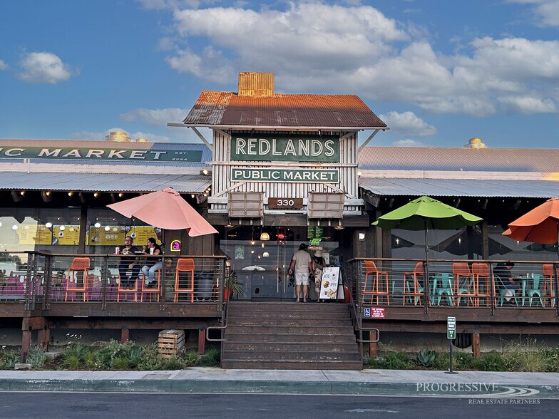 330 3rd St, Redlands, CA à louer - Photo de l’immeuble – Image 3 sur 23