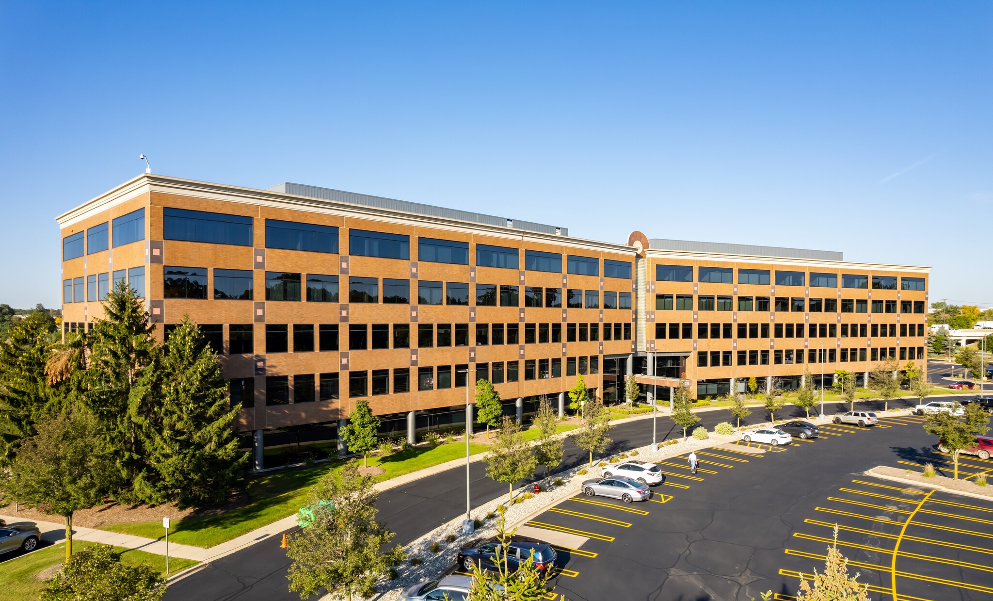 2601 Cambridge Ct, Auburn Hills, MI à louer Photo de l’immeuble– Image 1 sur 10