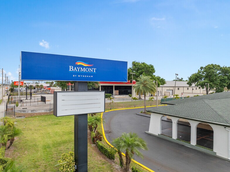 3956 W Colonial Dr, Orlando, FL à vendre - Photo de l’immeuble – Image 2 sur 58