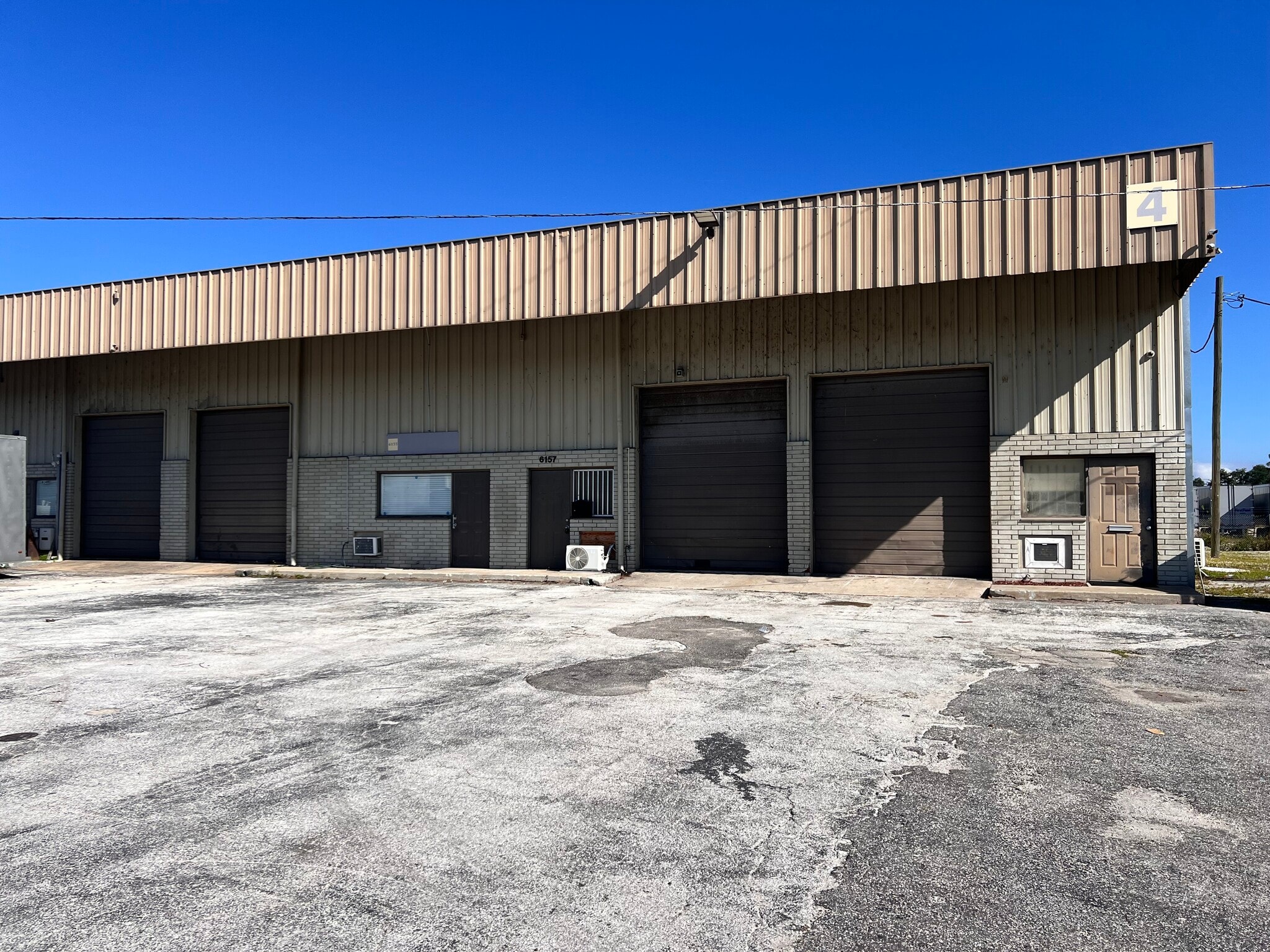 6127-6157 Cyril Ave, Orlando, FL à louer Photo intérieure– Image 1 sur 3