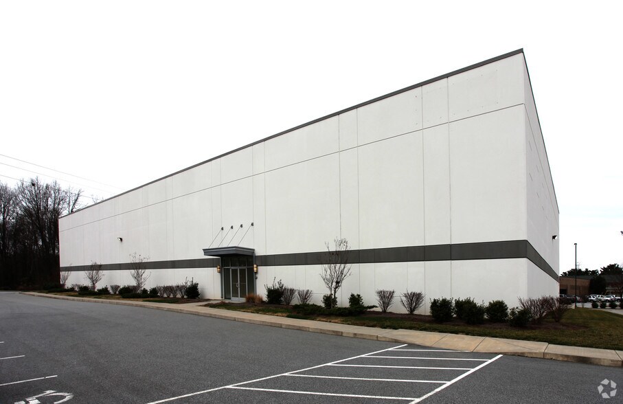 105 E JJ Dr, Greensboro, NC à louer - Photo principale – Image 1 sur 5