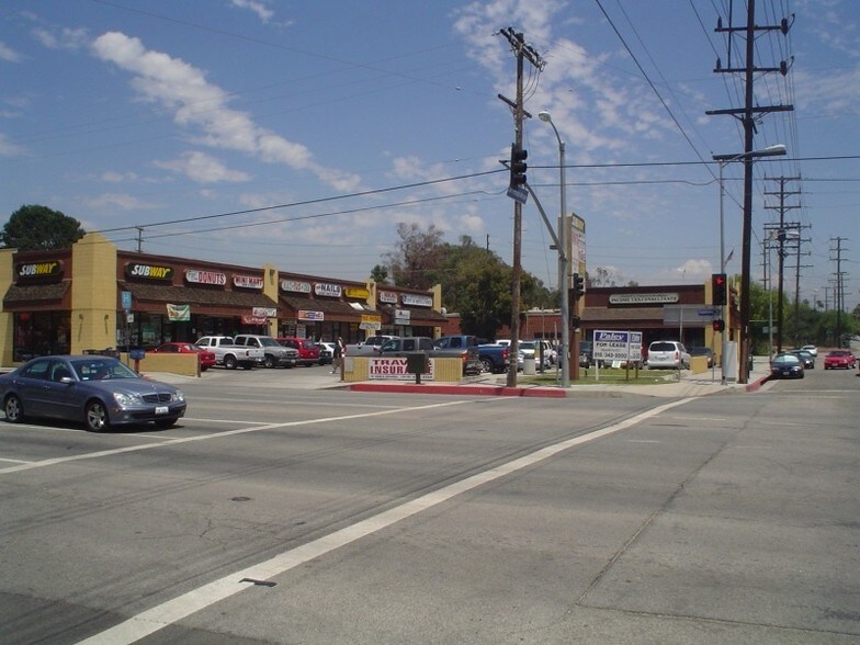 11100 Sepulveda Blvd, Mission Hills, CA à louer - Photo de l’immeuble – Image 3 sur 10