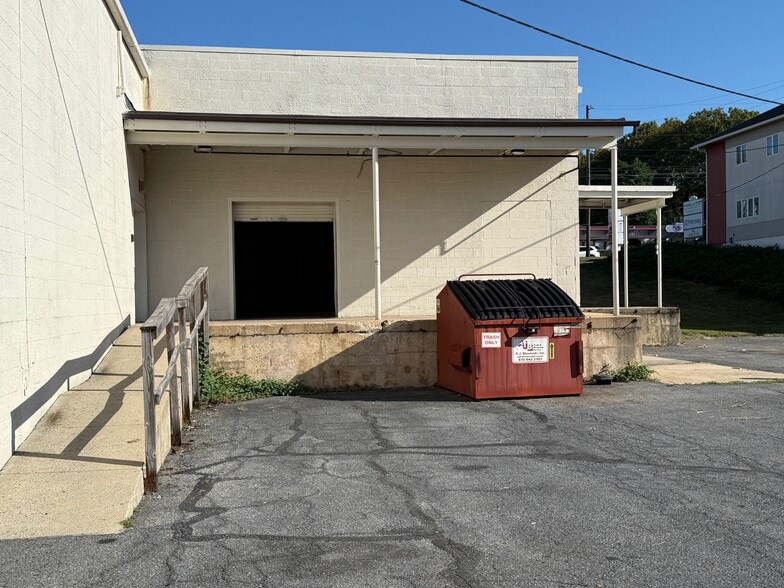 3024 Penn Ave, West Lawn, PA à louer - Photo de l’immeuble – Image 2 sur 6