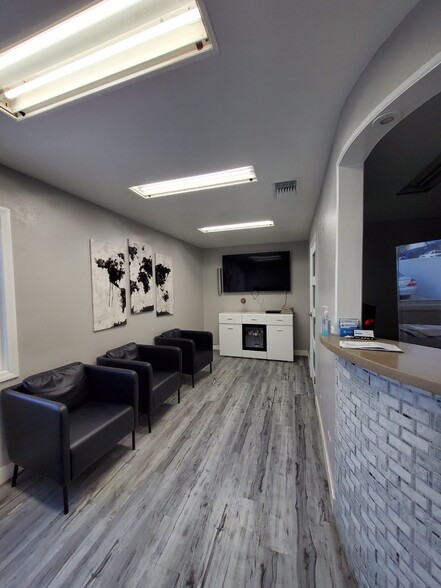18528 Gault St, Reseda, CA à louer - Photo intérieure – Image 3 sur 8
