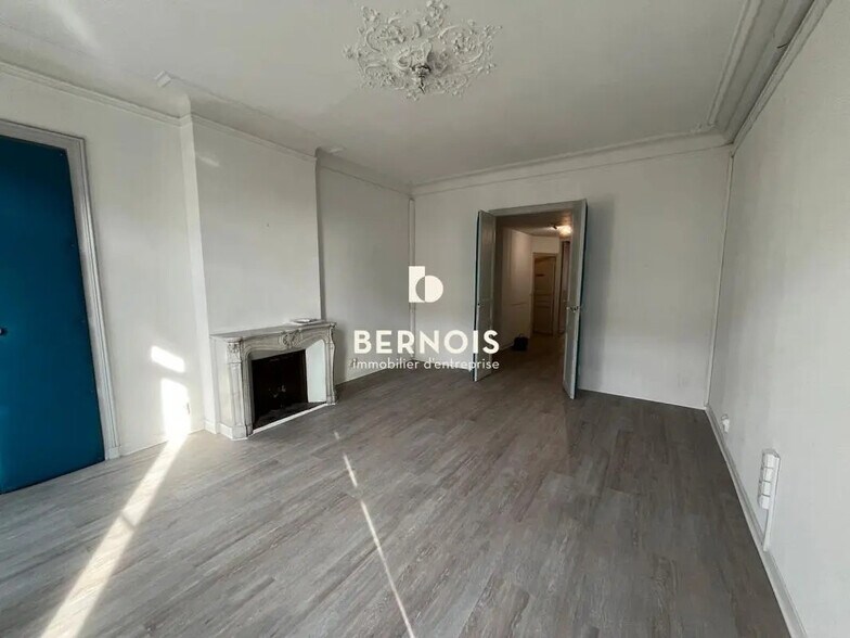 Bureau dans Toulon à louer - Photo de l’immeuble – Image 1 sur 18