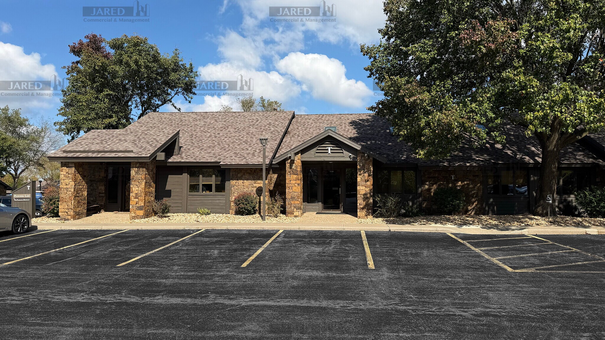 1200 E Woodhurst Dr, Springfield, MO à vendre Photo principale– Image 1 sur 11