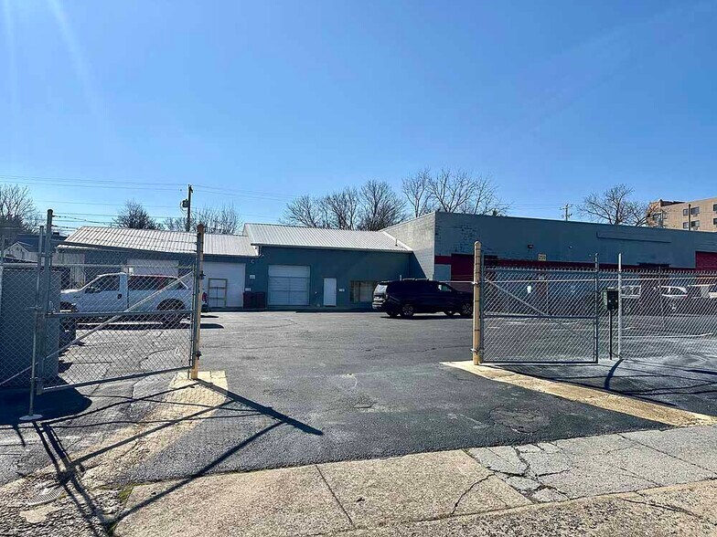 257 W Main St, Johnson City, TN à louer - Photo de l’immeuble – Image 1 sur 1