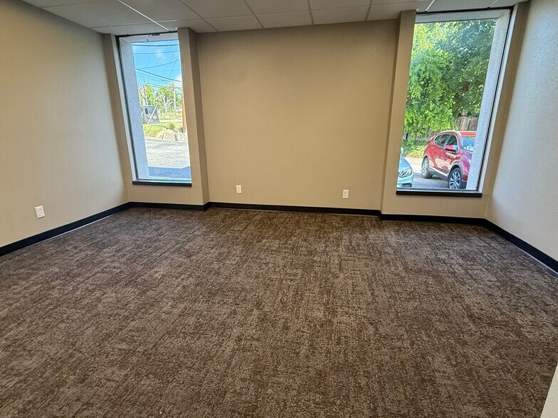 4420 W Vickery Blvd, Fort Worth, TX à louer - Photo de l’immeuble – Image 2 sur 7