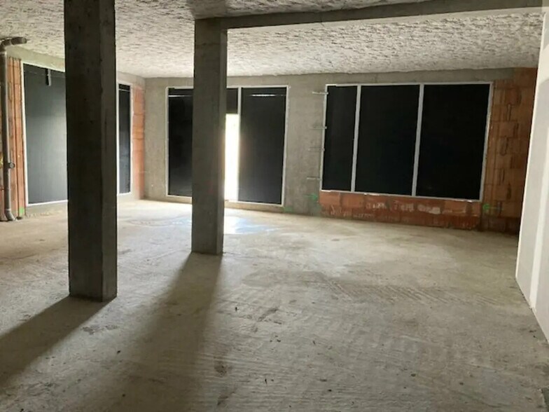 Bureau dans Freneuse à louer - Photo de l’immeuble – Image 3 sur 9