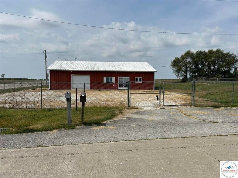 14981 Centerline Ave, Cole Camp, MO à vendre - Photo de l’immeuble – Image 2 sur 12