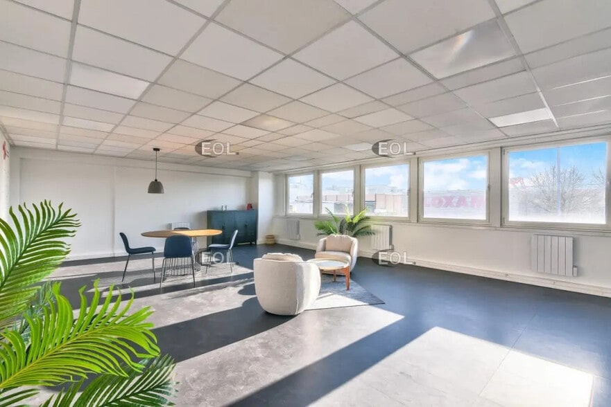 Bureau dans Aulnay-sous-Bois à louer - Photo de l’immeuble – Image 3 sur 13