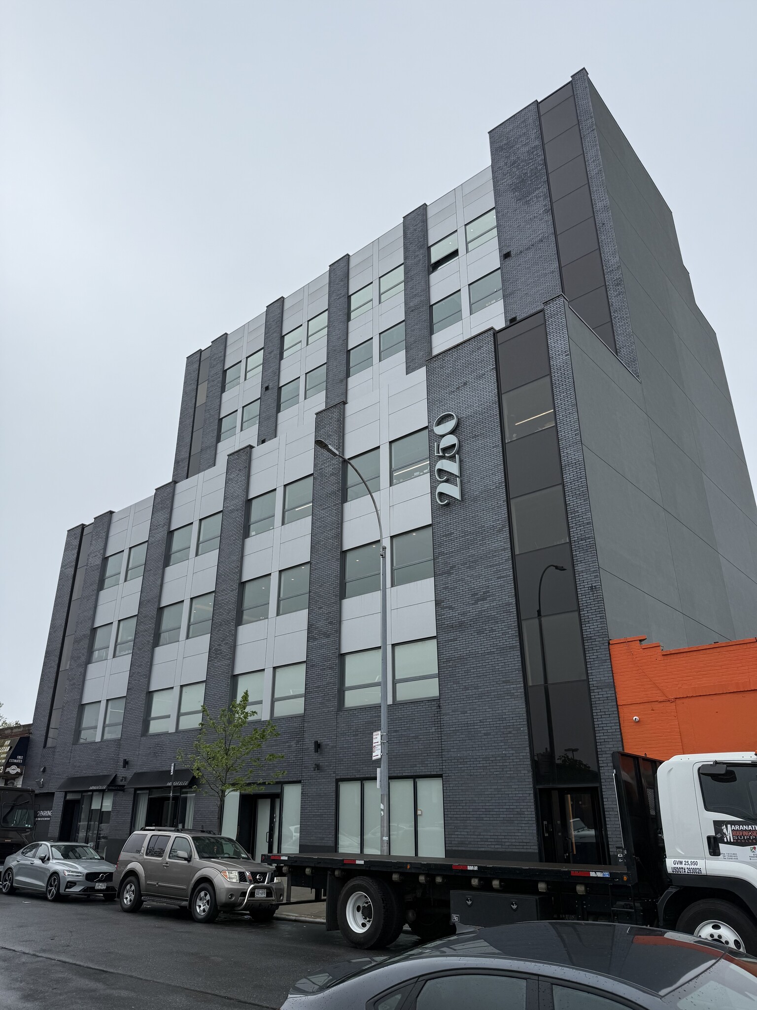 2250 59th St, Brooklyn, NY à louer Photo de l’immeuble– Image 1 sur 9