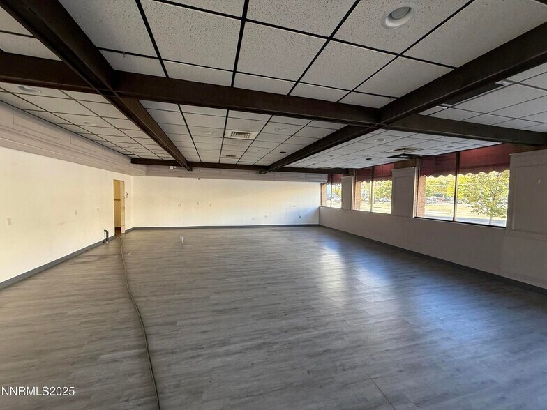 701 S Carson St, Carson City, NV à louer - Photo de l’immeuble – Image 3 sur 8