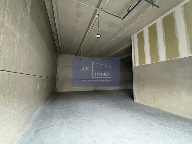 Local d’activités dans Saint-Germain-du-Puch à louer - Photo intérieure – Image 3 sur 8