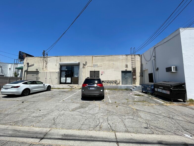 10630-10638 Burbank Ave, North Hollywood, CA à louer - Photo de l’immeuble – Image 2 sur 5
