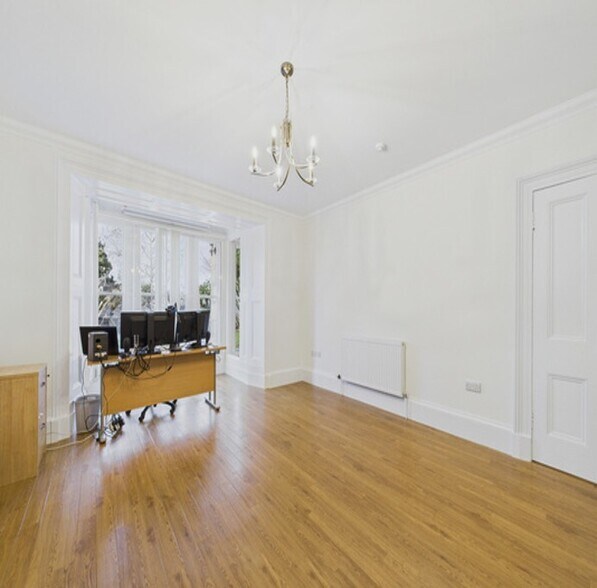 69 South Guildry St, Elgin à louer - Photo de l’immeuble – Image 3 sur 11