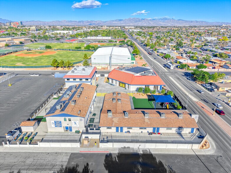 2141 E Owens Ave, North Las Vegas, NV à vendre - Photo de l’immeuble – Image 2 sur 16