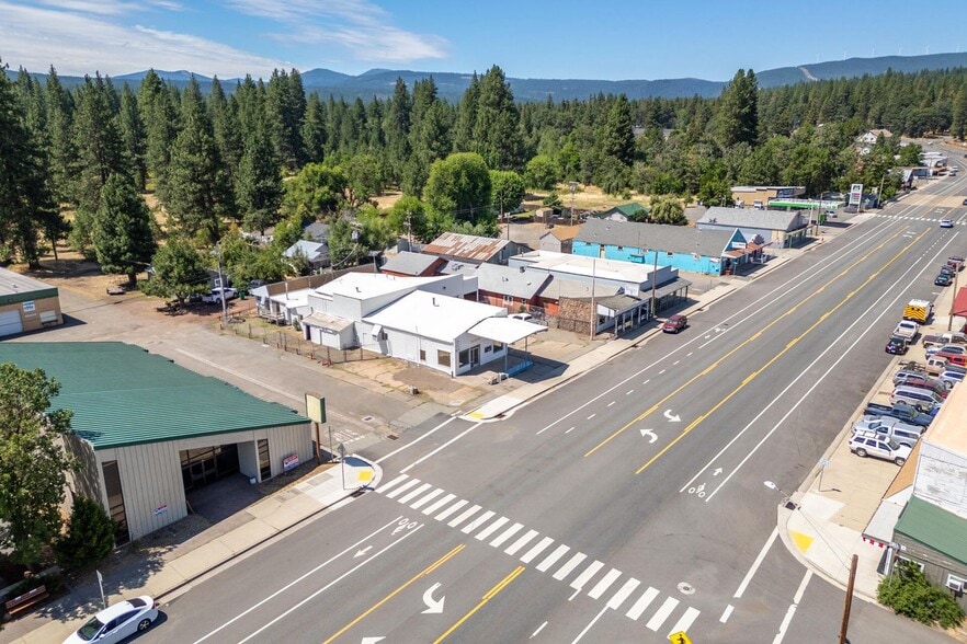 37087 Main St, Burney, CA à vendre - Photo de l’immeuble – Image 2 sur 51