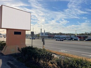 5925 SE Abshier Blvd, Belleview, FL à vendre Photo intérieure– Image 2 sur 45