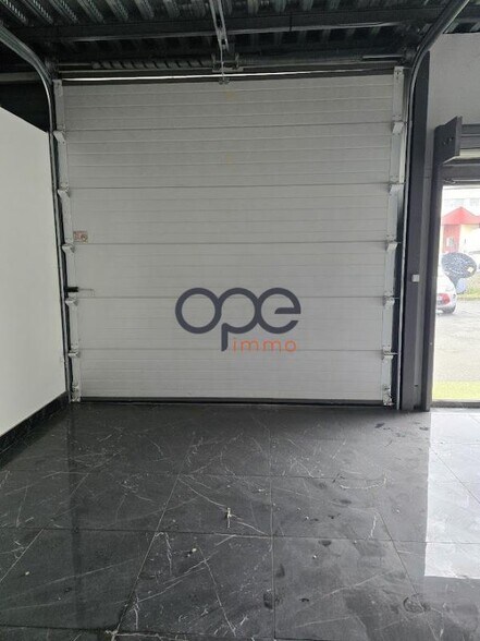 Local d’activités dans Villeneuve-la-Garenne à louer - Photo intérieure – Image 2 sur 9