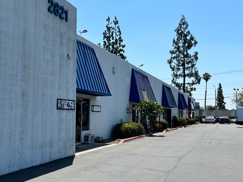 2821 E White Star Ave, Anaheim, CA à louer - Photo de l’immeuble – Image 2 sur 8