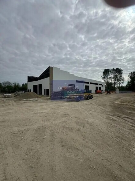 Local d'activités dans Carbon-Blanc à vendre - Photo de l’immeuble – Image 2 sur 10