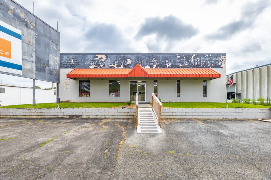 3041 N Dug Gap Rd SW, Dalton, GA à louer - Photo principale – Image 1 sur 8