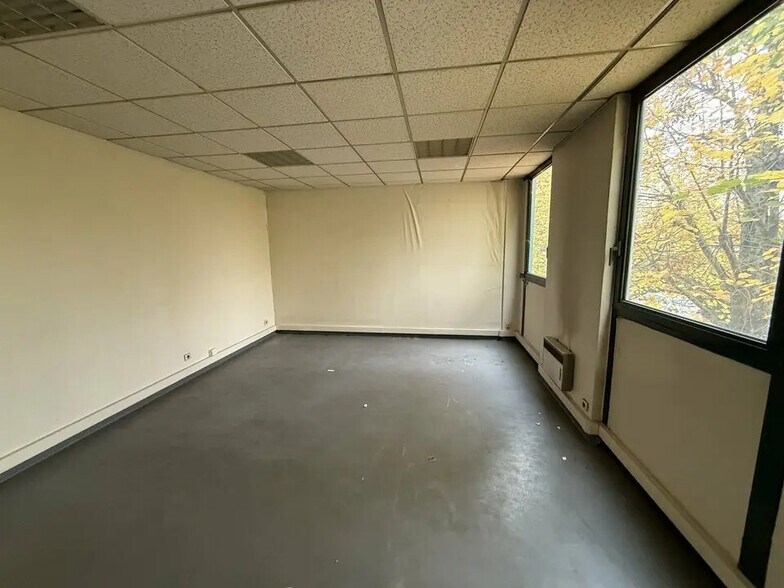 Local d’activités dans Villepinte à louer - Photo intérieure – Image 3 sur 4