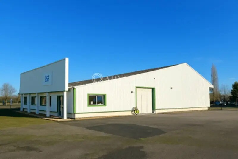 Local d’activités dans Saint-Jean-de-Braye à louer - Photo de l’immeuble – Image 1 sur 7
