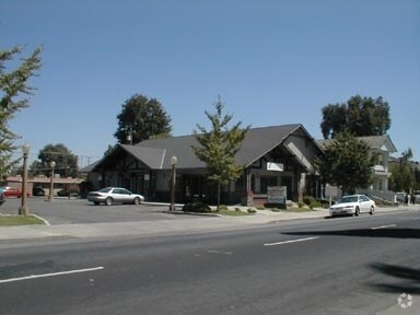 518 N Court St, Visalia, CA à louer - Photo de l’immeuble – Image 2 sur 9