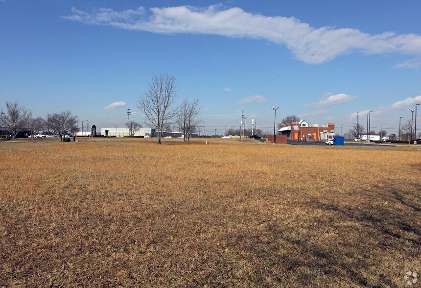 Sunset Rd, Charlotte, NC à vendre - Photo de l’immeuble – Image 3 sur 8