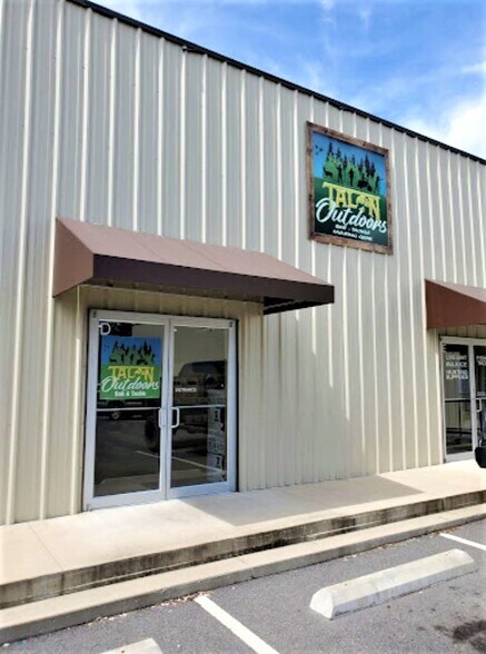 301 Commerce Blvd, Midway, FL à louer - Photo de l’immeuble – Image 2 sur 8