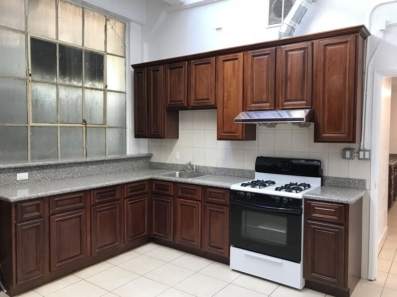 686 Sacramento St, San Francisco, CA à louer - Photo intérieure – Image 2 sur 5