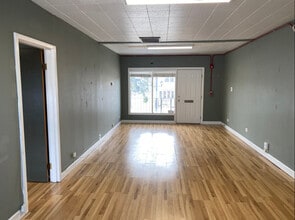 381 N York Rd, Elmhurst, IL à louer Photo intérieure– Image 1 sur 5