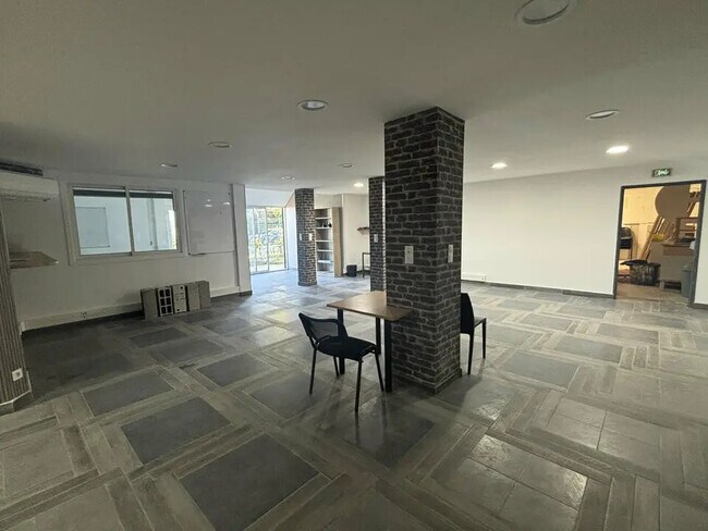 Plus de détails pour Local commercial à louer