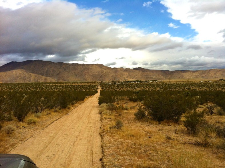Joshua Rd, Lucerne Valley, CA à vendre - Photo de l’immeuble – Image 3 sur 8