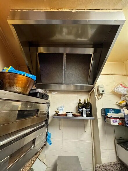 Local commercial dans Paris à louer - Photo de l’immeuble – Image 2 sur 4