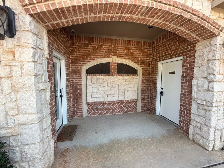 2124 Parkwood Dr, Bedford, TX à vendre - Photo de l’immeuble – Image 2 sur 7