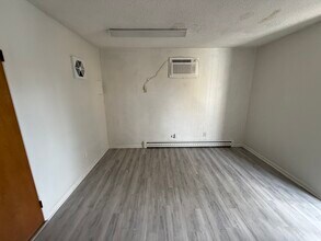 1019 Farmington Ave, Bristol, CT à louer Photo de l’immeuble– Image 2 sur 11