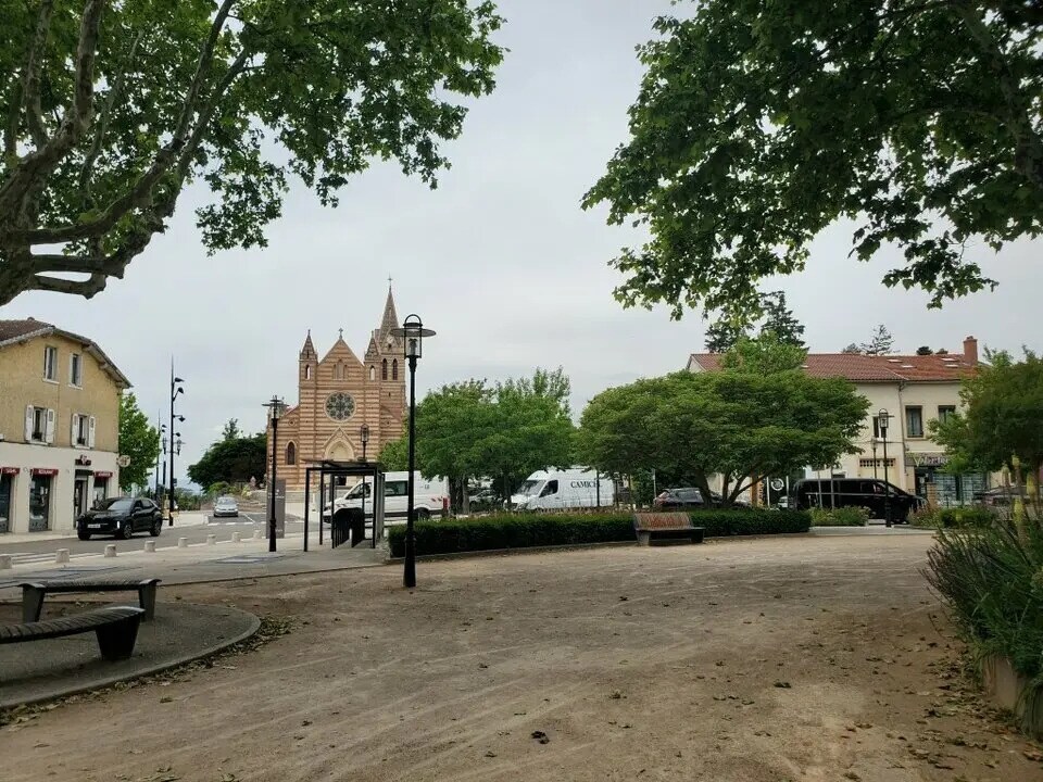 Local d’activités dans Genas à louer Photo de l’immeuble– Image 1 sur 7