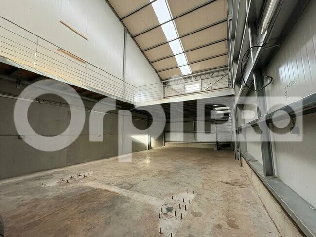 Plus de détails pour Local d'activités à louer