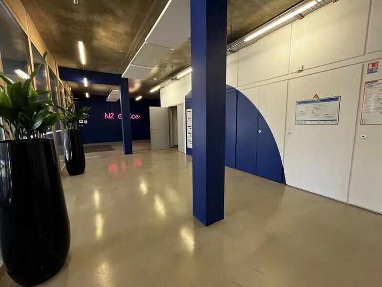 Bureau dans Bordeaux à louer - Hall d’entrée – Image 2 sur 11