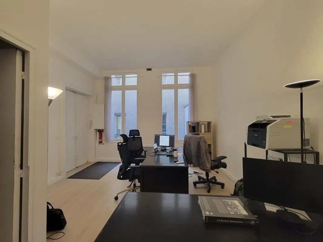 Bureau dans Paris à vendre Photo de l’immeuble– Image 1 sur 4
