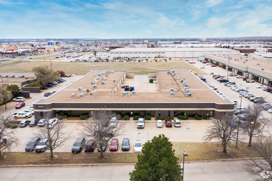 6100 NW 2nd St, Oklahoma City, OK à louer - Photo de l’immeuble – Image 3 sur 8
