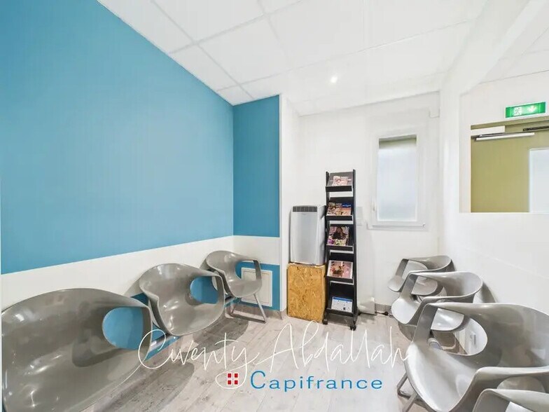 Bureau dans Gilly-sur-Isère à louer - Photo de l’immeuble – Image 1 sur 17