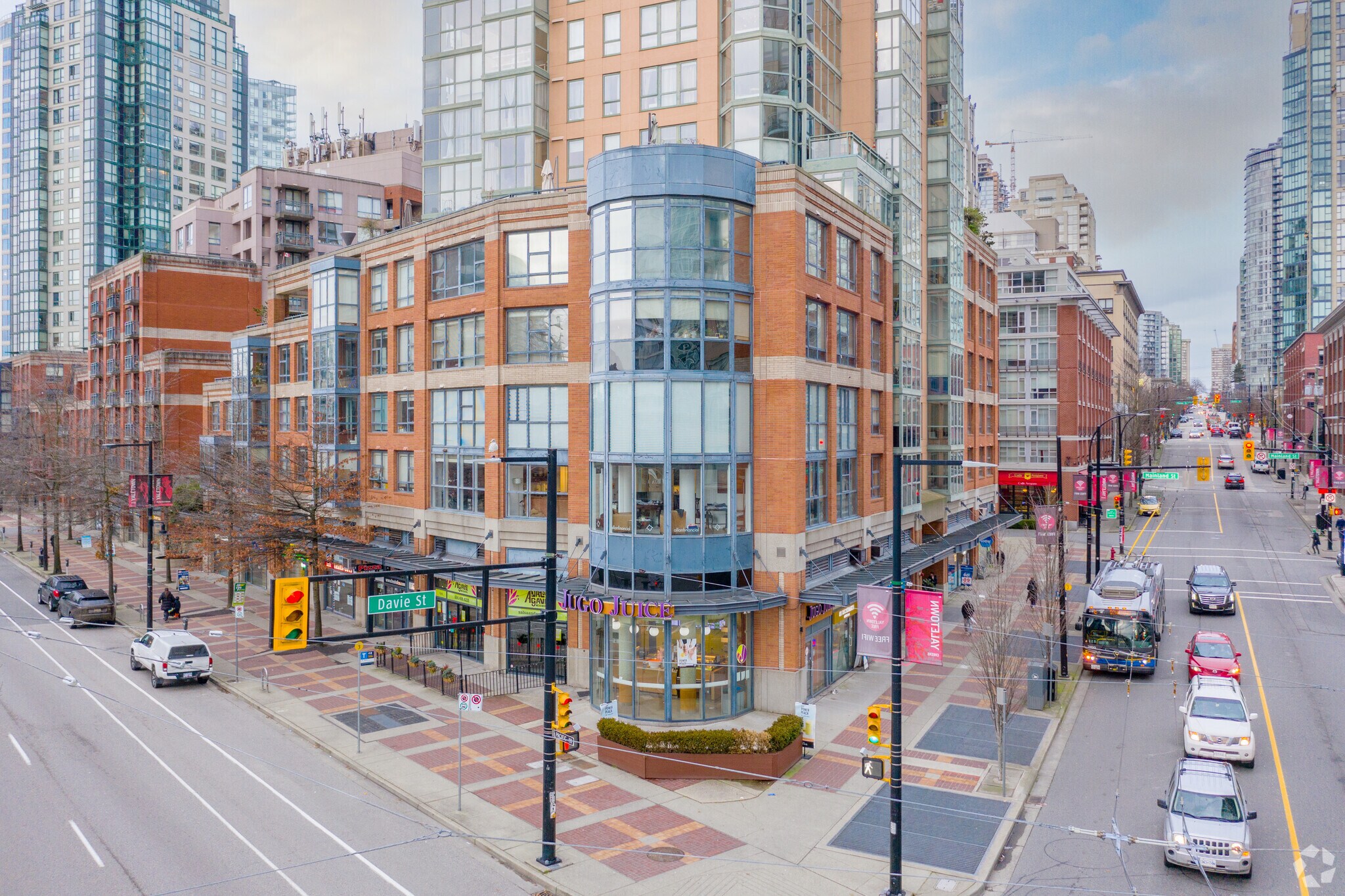 1207 Pacific Blvd, Vancouver, BC à vendre Photo principale– Image 1 sur 8