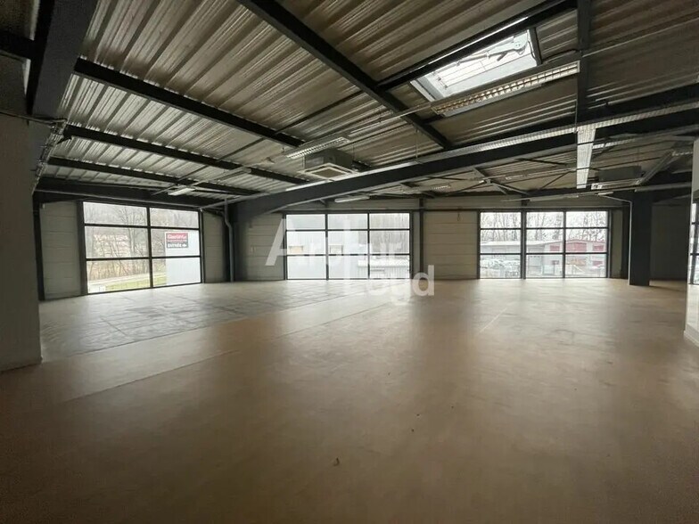 Local commercial dans Tournon à louer - Photo de l’immeuble – Image 2 sur 8